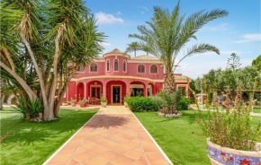 Stunning Home In Elche